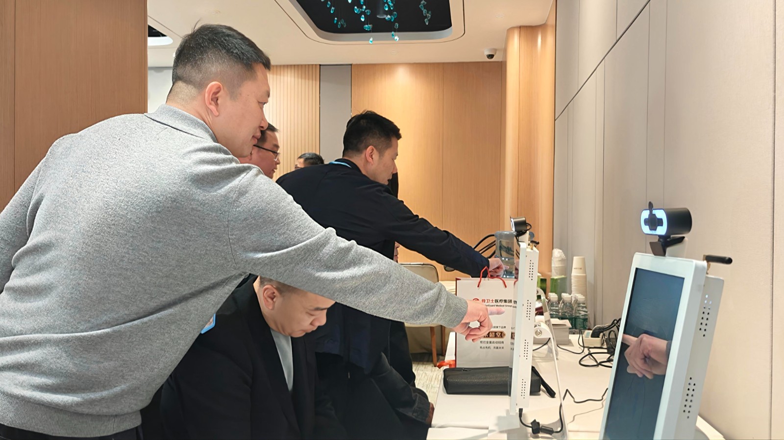 舌诊仪器.jpg 舌诊仪器.jpg