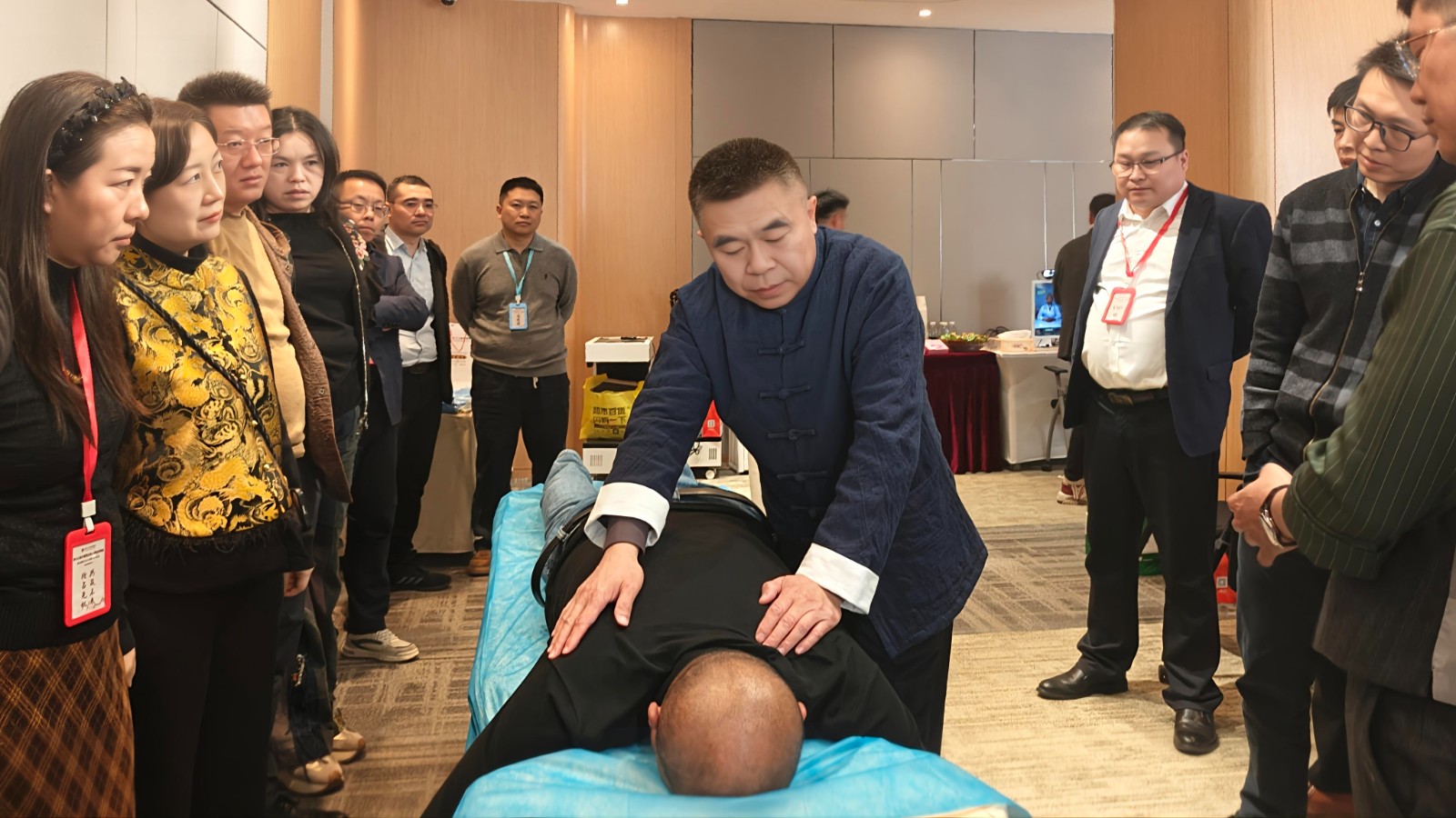 吕春光推拿.jpg 吕春光推拿.jpg